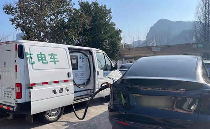 巴马汽车搭电